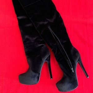 Heeled boots